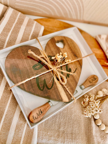 Loving Slice Board – Personalized Heart-Shaped Bamboo Charcuterie Set