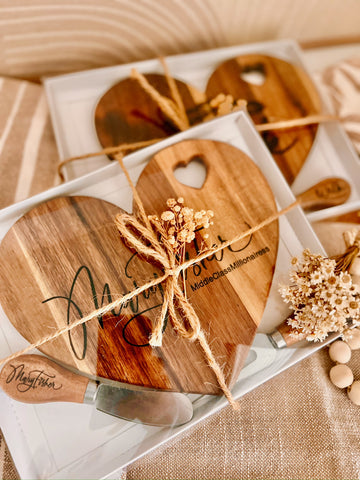 Loving Slice Board – Personalized Heart-Shaped Bamboo Charcuterie Set