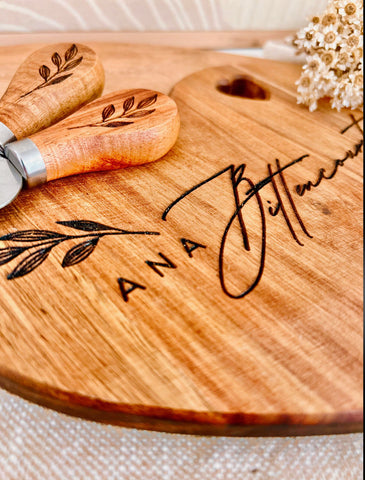 Loving Slice Board – Personalized Heart-Shaped Bamboo Charcuterie Set