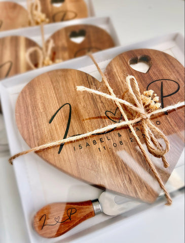 Loving Slice Board – Personalized Heart-Shaped Bamboo Charcuterie Set