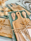 Quadro de frios em tábua de madeira personalizada com gravação a laser, ideal para presente exclusivo da OhSurpriseGifts.