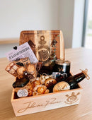 Caixa rústica de presente personalizado da OhSurpriseGifts, ideal para momentos especiais, com detalhes artesanais visíveis na imagem.